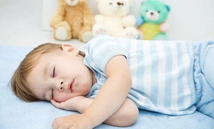 睡姿不正確會對脊柱側(cè)彎產(chǎn)生影響嗎？